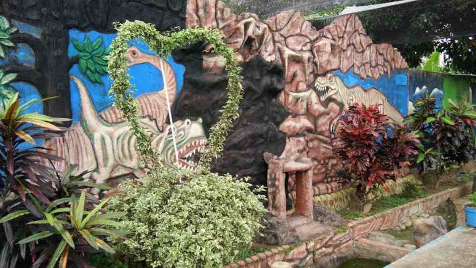 Foto Area Taman di Popoh Waterpark