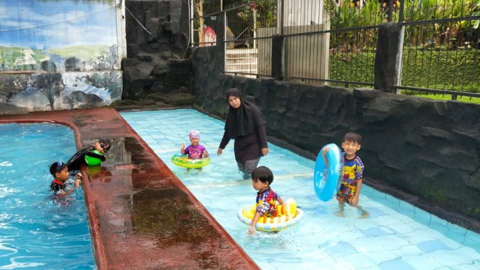 Foto Kolam Renang Indoor di Kolam Renang Delta Valley