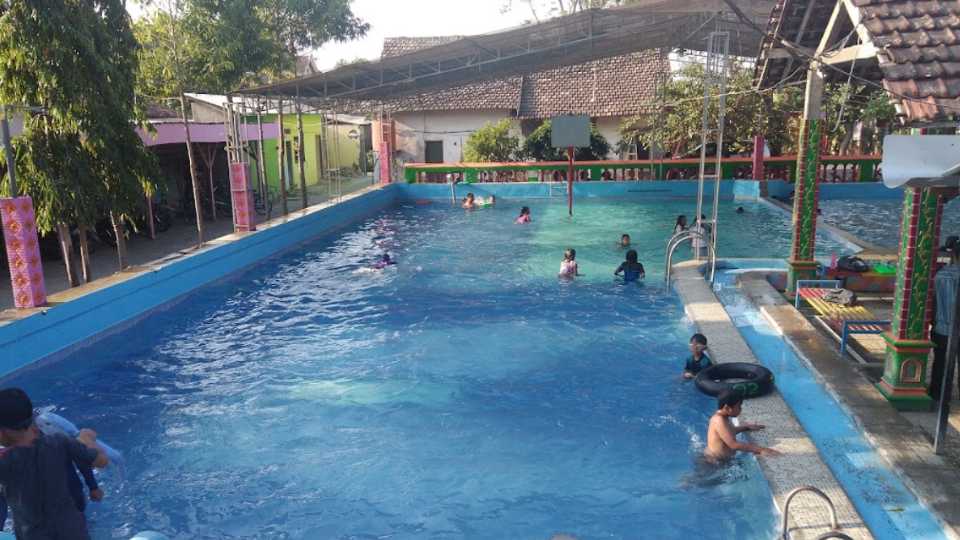 Foto Kolam Renang Kasri Surya Indah