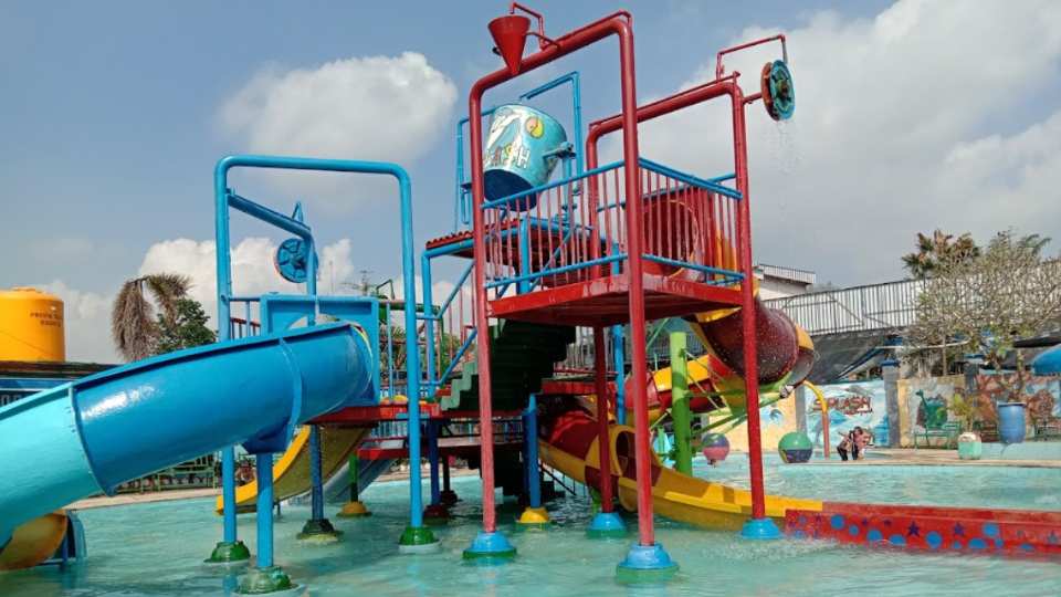 Foto Kolam Renang Waterboom di Splash Waterpark Tulungagung