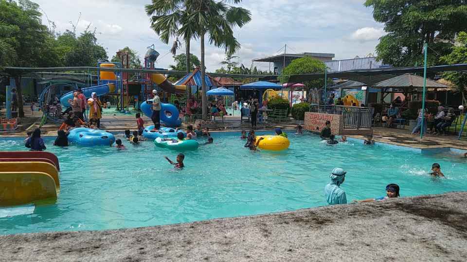 Foto Suasana di Splash Waterpark Tulungagung