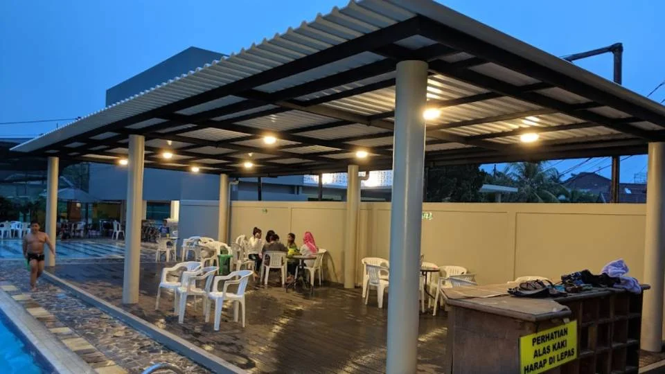 Foto Tempat Tunggu di Kolam Renang Persada Kemala