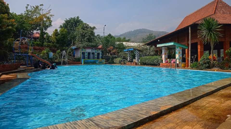 Foto Kolam Renang Mbencirang (Lembah Mbencirang)