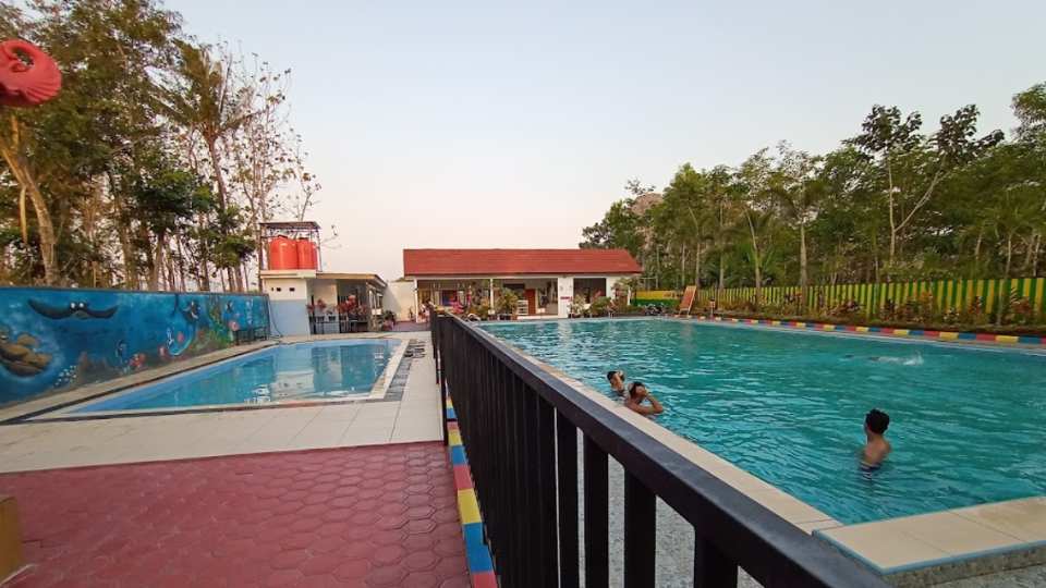 Foto Kolam Renang Banyu Biru