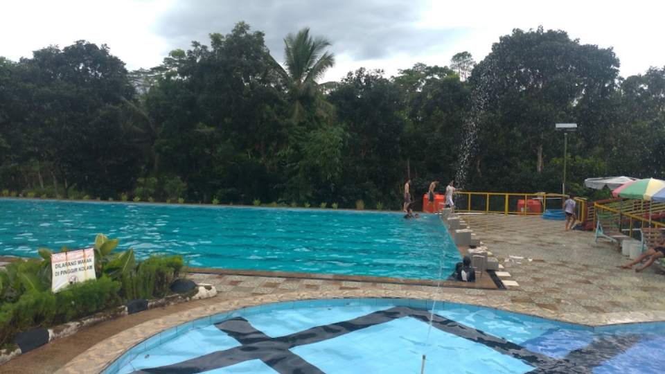 Foto Kolam Renang KBR
