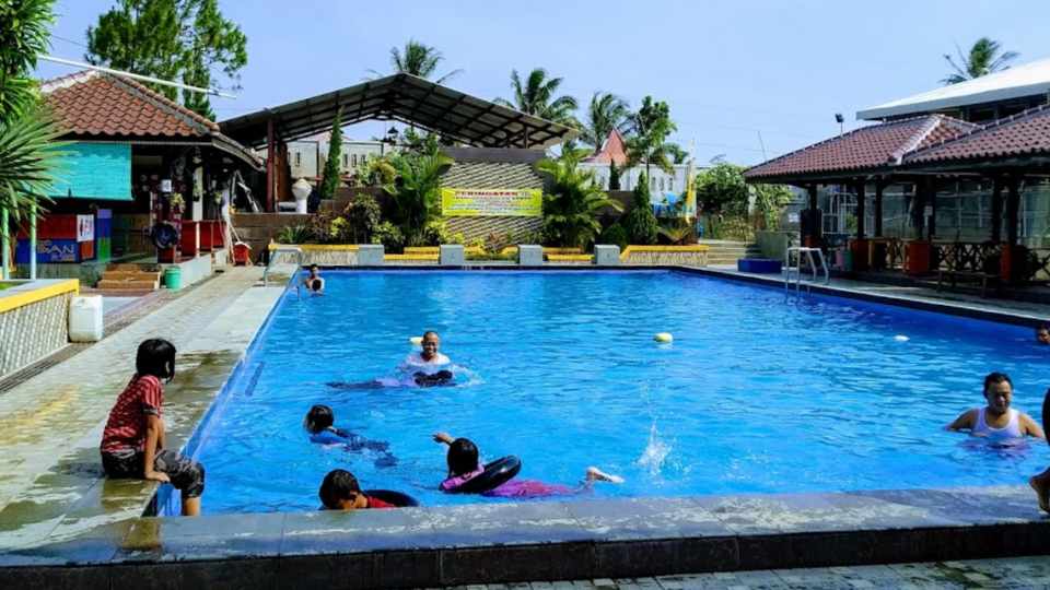 Foto Kolam Renang Sahabat Alam