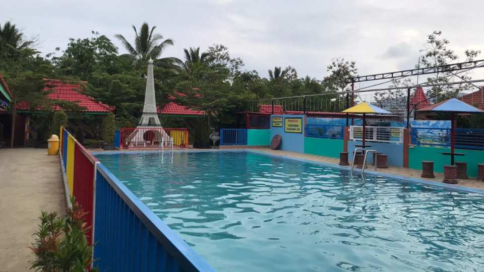 Foto Kolam Renang TAMAN SURYA