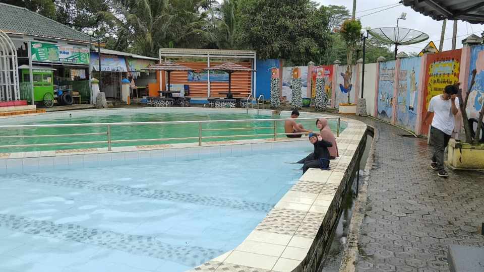 Foto Kolam Renang Tirta Husada