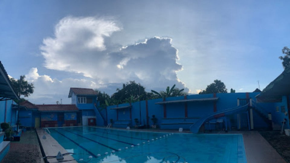 Foto Kolam Renang Tledung Indah