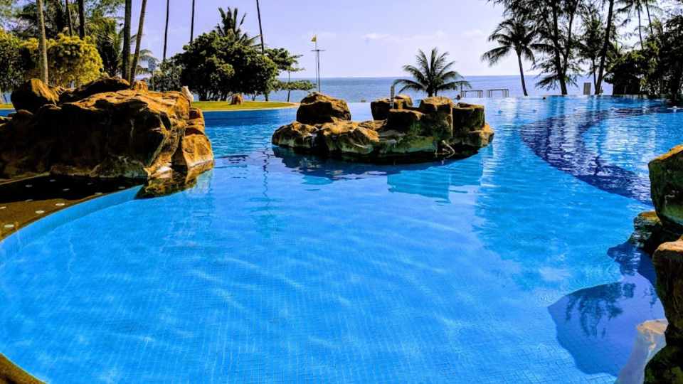 Foto Kolam Renang Hotel Nirwana