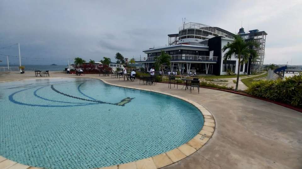 Foto Kolam Renang The Ship Hotel