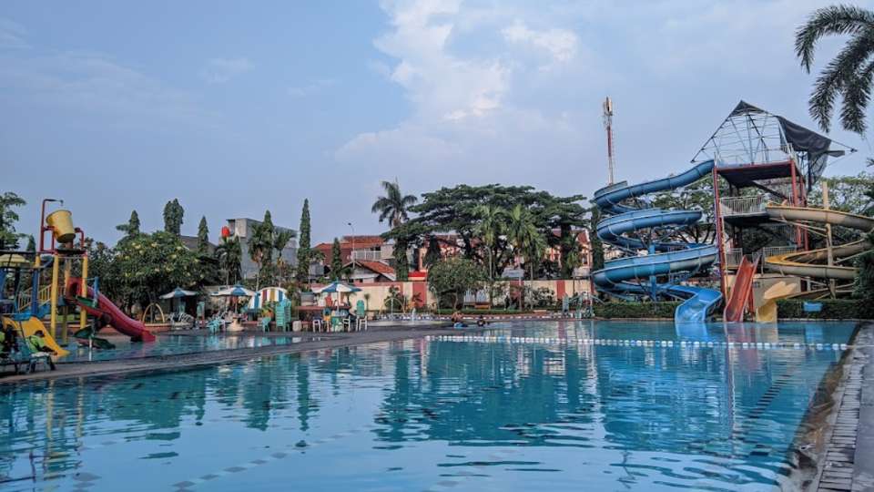 Foto Foto Kolam Renang Puri Beta 1