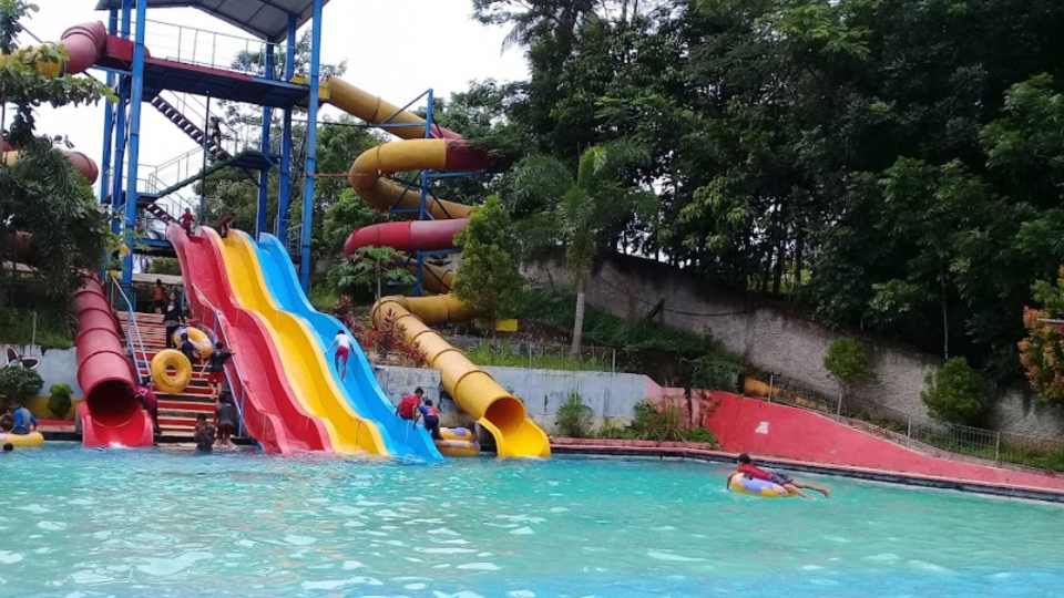 Foto Perosotan Kolam Renang AFM Malingping