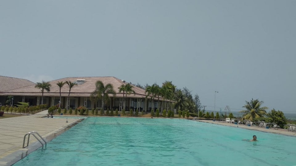 Foto Kolam Renang Grage Hotel Bengkulu