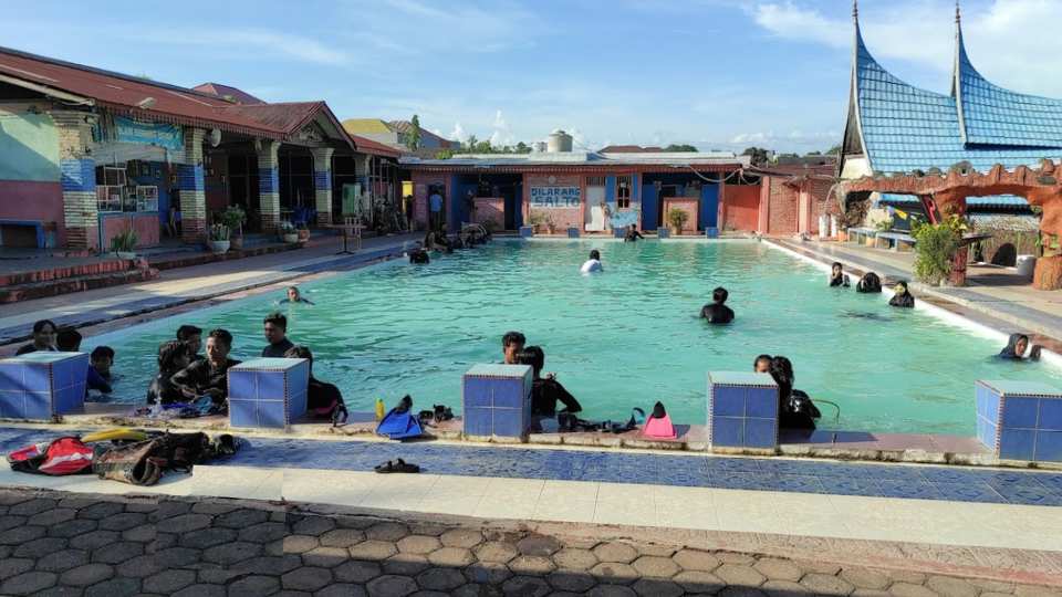 Foto Kolam Renang Intan Permata