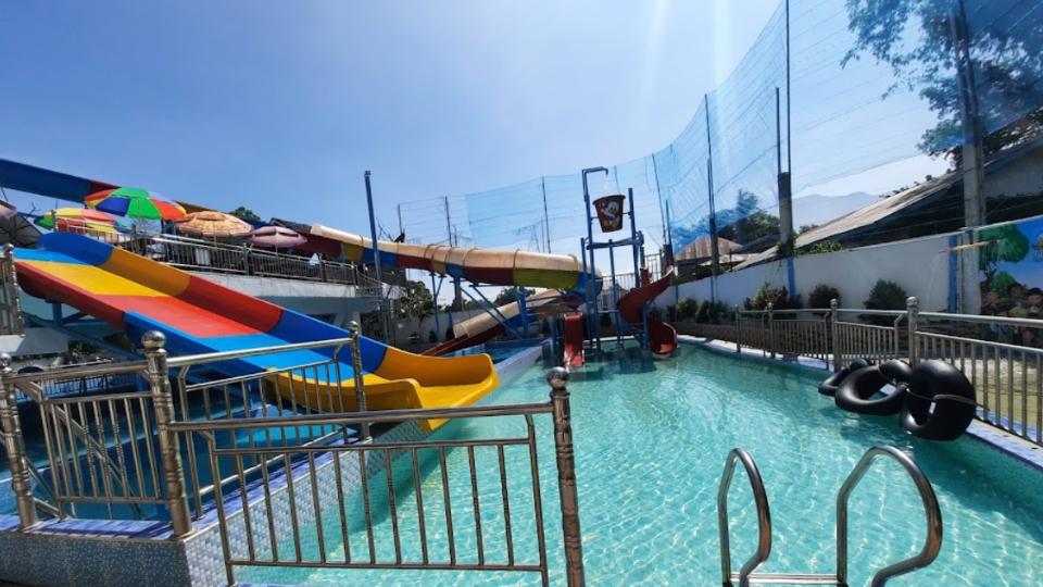 Foto Kolam Renang Neyor’s Water Park