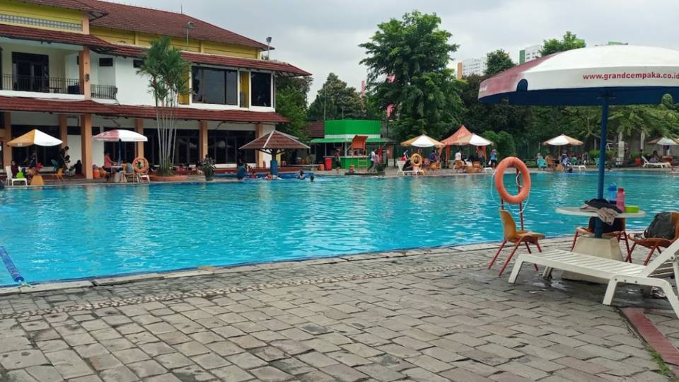 Foto Kolam Renang Semi Olimpik Arcici