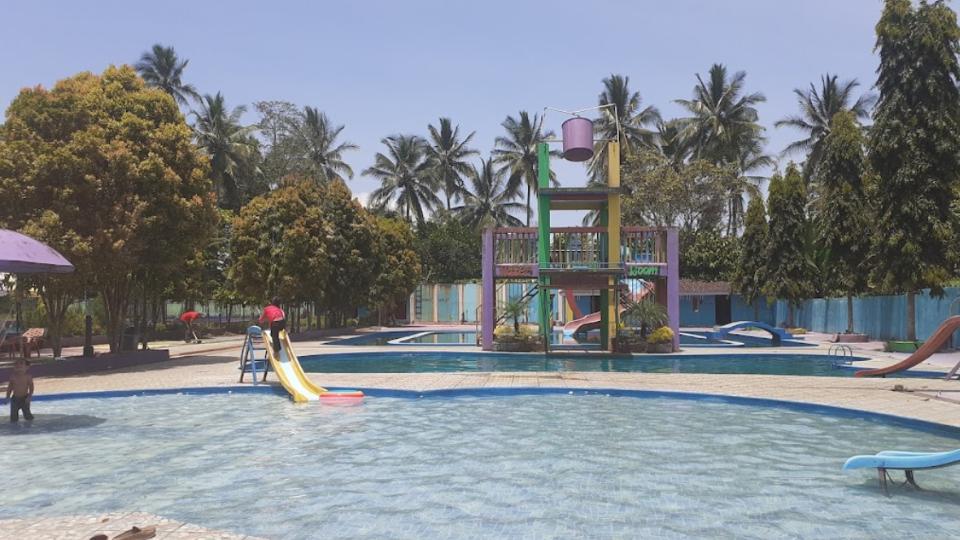 Foto Kolam Renang Taman Sahati