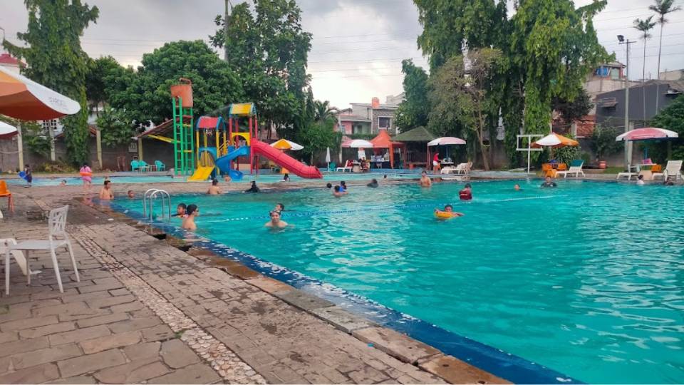 Foto Suasana Kolam Renang Arcici
