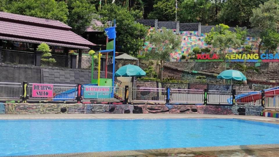 Foto Kolam Dewasa Swimming Pool Cisabuk