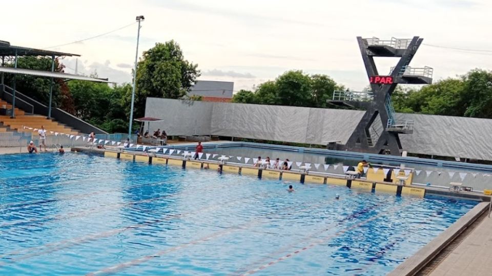 Foto Kolam Lompat Indah Kolam Renang Catherine Surya