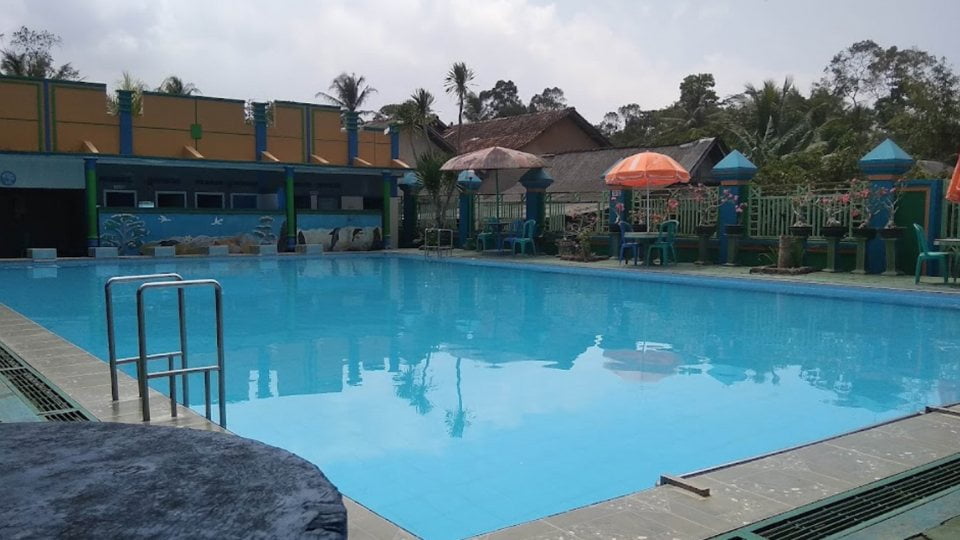 Foto Kolam Renang Dewasa Tirta Wungu