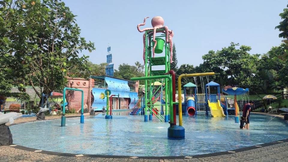 Foto Kolam Waterboom Rumah Ibu Waterboom