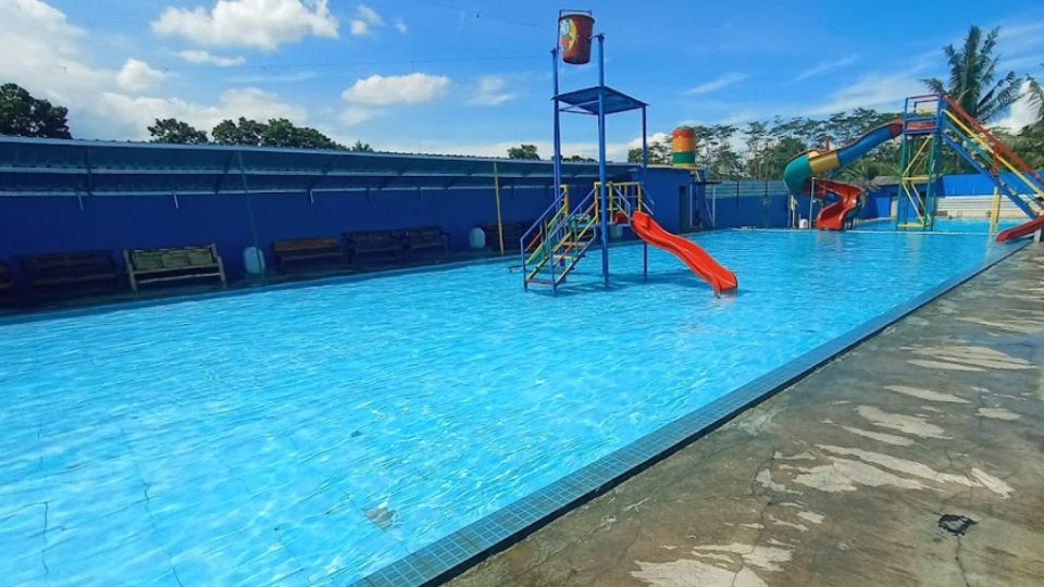 Foto Suasana Kolam Renang Podomoro