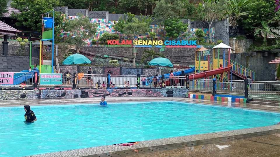 Foto Suasana Swimming Pool Cisabuk