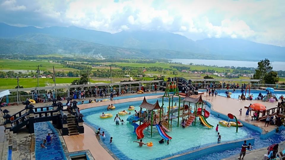 Foto Kolam Renang Waterboom Chinangkiek